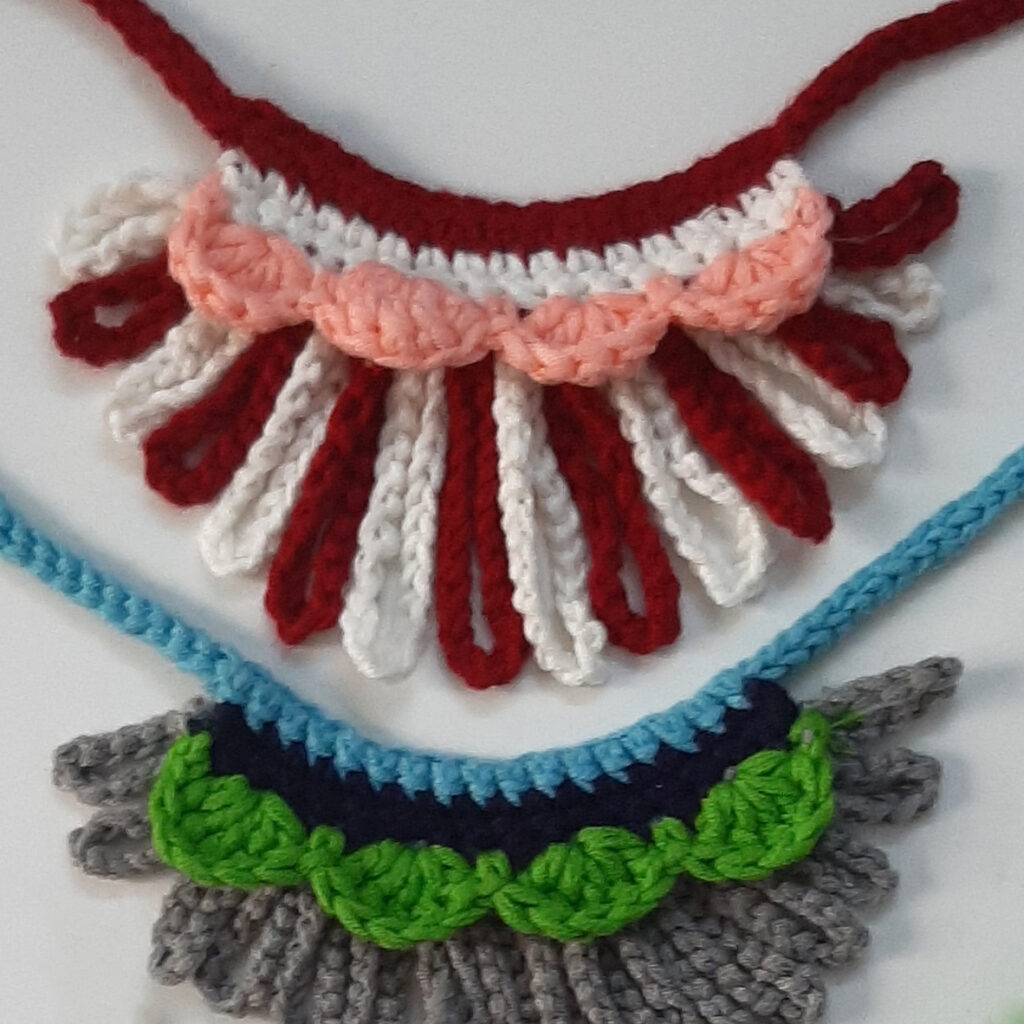 The alternating loops on this crochet necklace is unique.  Make your own version of the Loopy Worsted Necklace.