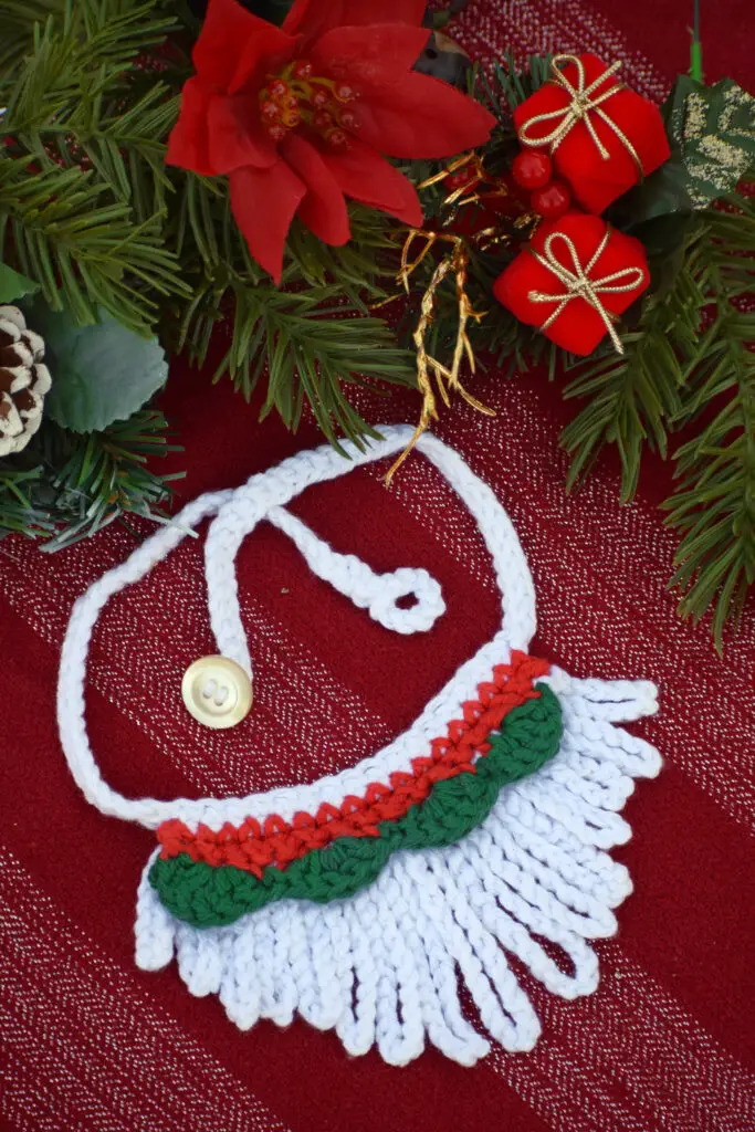 This version of the crochet necklace is perfect for Christmas.