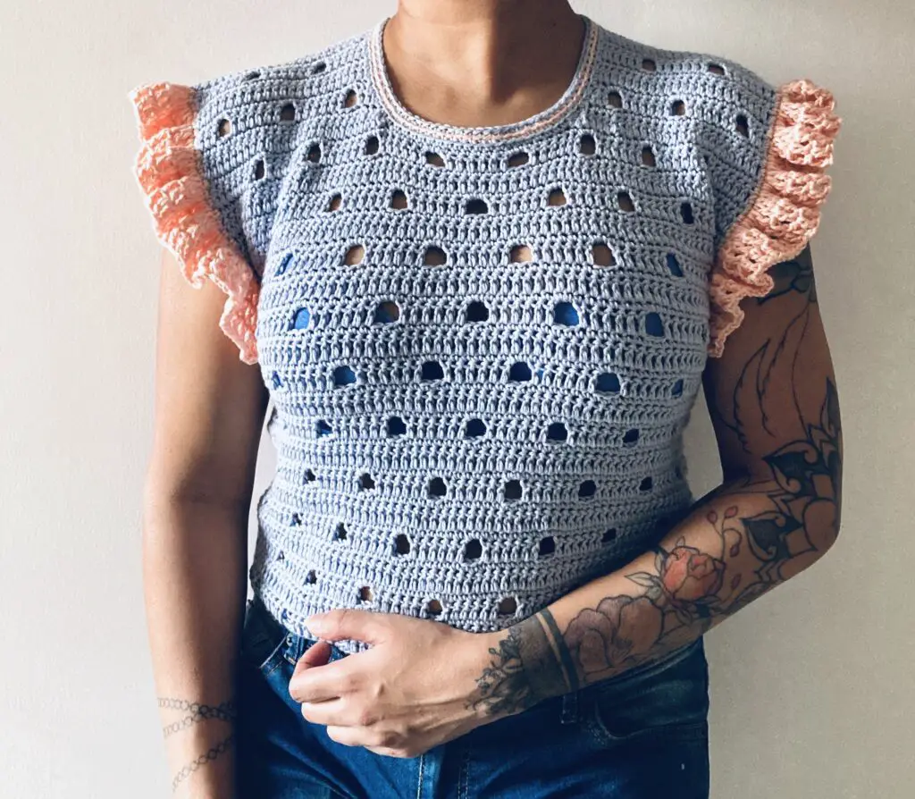 The yarn store used a beautiful blue paired with pink for her Be Spotted Tee.  This tee has been modified to be shorter.  Isn't it cool?