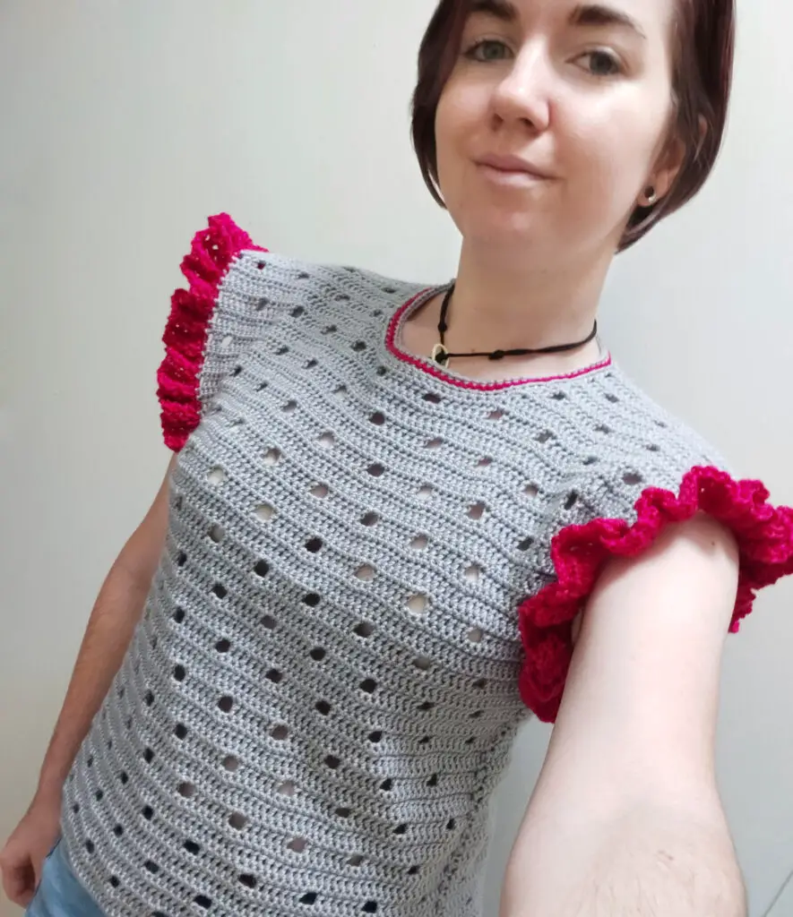 Bec made her crochet tee pop with the beautiful addition of magenta.