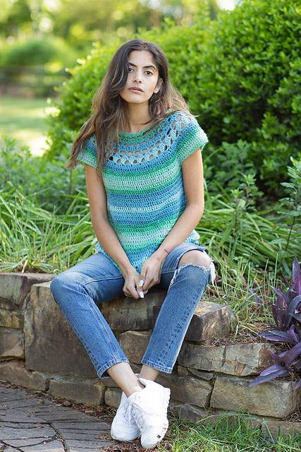 The Gradiate tee is modeled by a woman.  This summertime tee is designed by Sati Glenn and is perfect for gradient yarn.