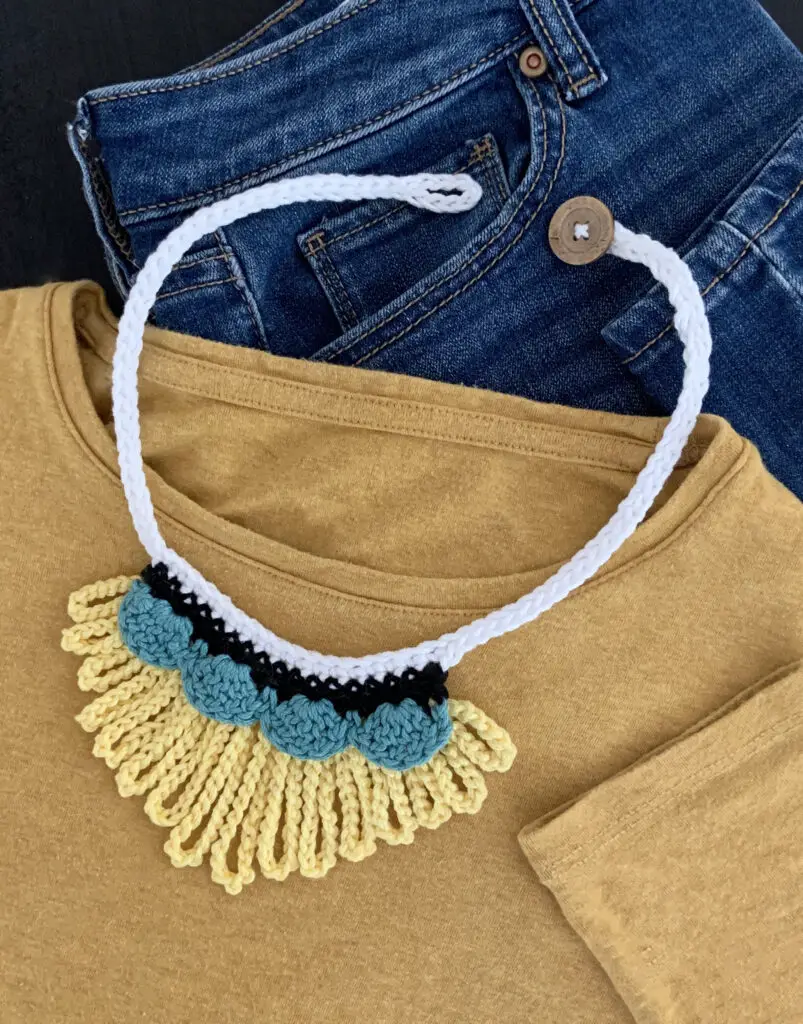 The Loopy Worsted Necklace is a creative crochet project found in the Christmas gift crochet collection.  It works up quickly.