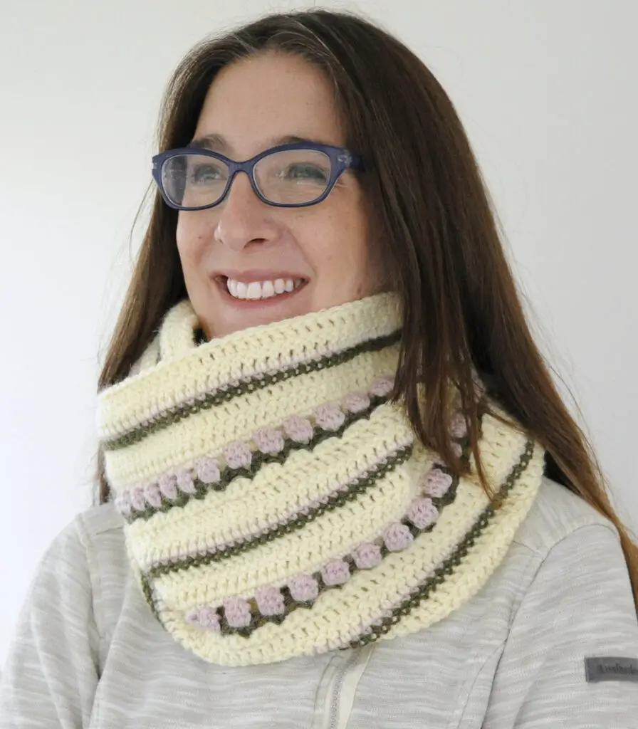 Mary Beth wearing the Roses on Repeat infinity scarf. A scarf featuring the tulip stitch.