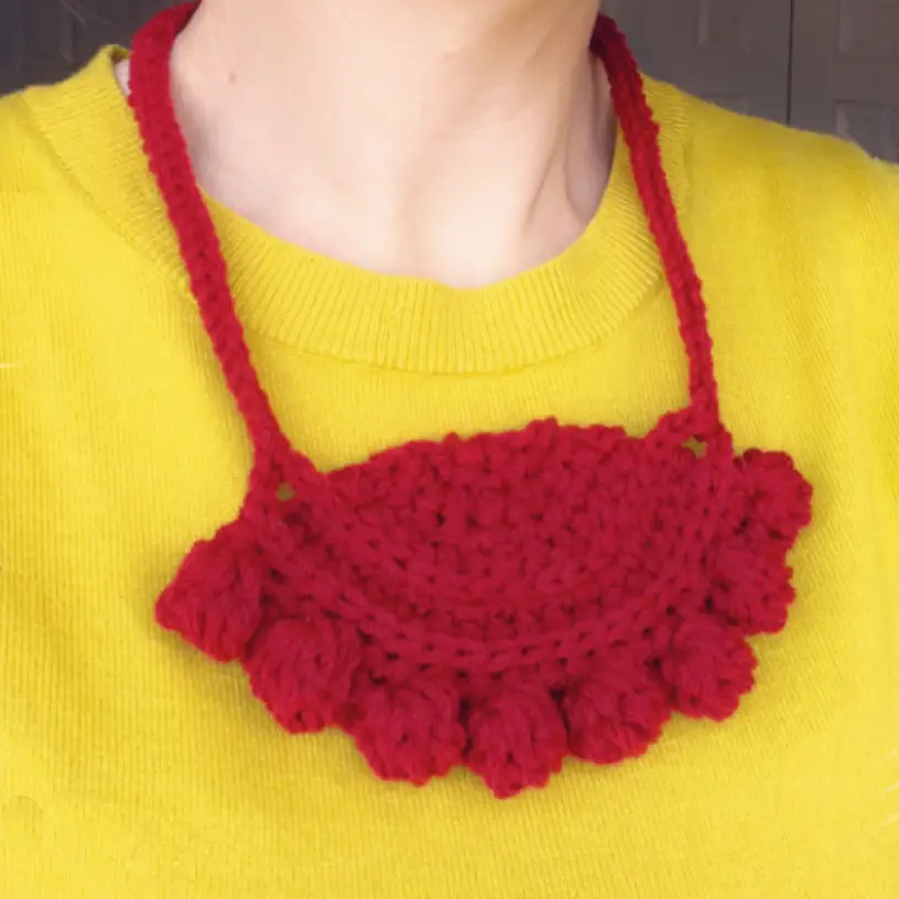 Red crochet necklace 